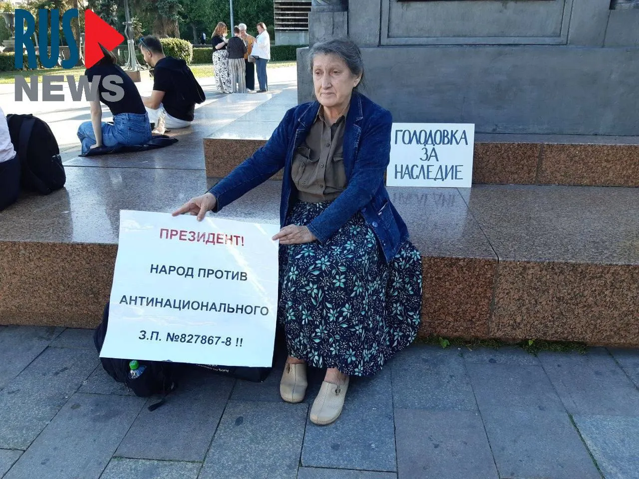 Наталья Шамина из новосибирского отделения ВООПИК устроила голодовку у памятника Кириллу и Мефодию в Москве в защиту культурного наследия; спустя час её задержала полиция. Ранее аналогичная акция прошла в Новосибирске.