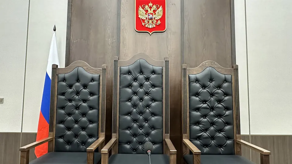 Верховный суд подготовил законопроект, который смягчает требования к образованию для ряда должностей в аппаратах судов — инициатива получила поддержку правительственной комиссии и направлена на сокращение кадрового дефицита.