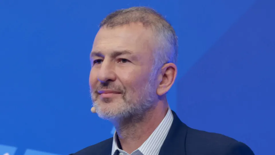 После угрозы изъятия активов владелец СИБЭКО согласился перевести 32 млрд рублей в пользу образовательного центра под патронажем президента, и прокуратура отозвала иск.