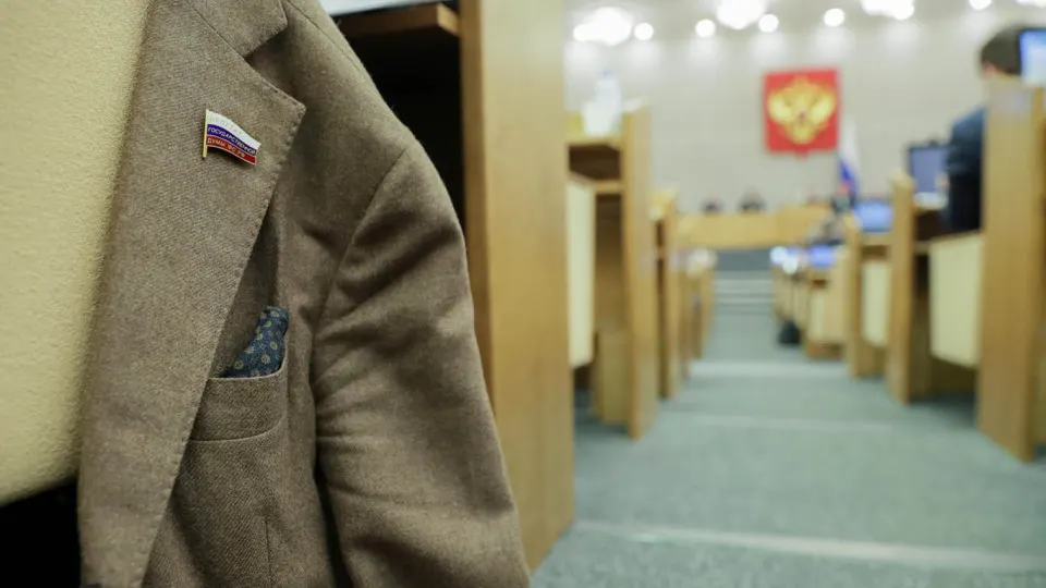 Правительство поддержало инициативу, снимающую ответственность с региональных парламентариев за отсутствие или несвоевременную подачу деклараций о доходах. Поправки требуют доработки и сохраняют спорные моменты декларирования.