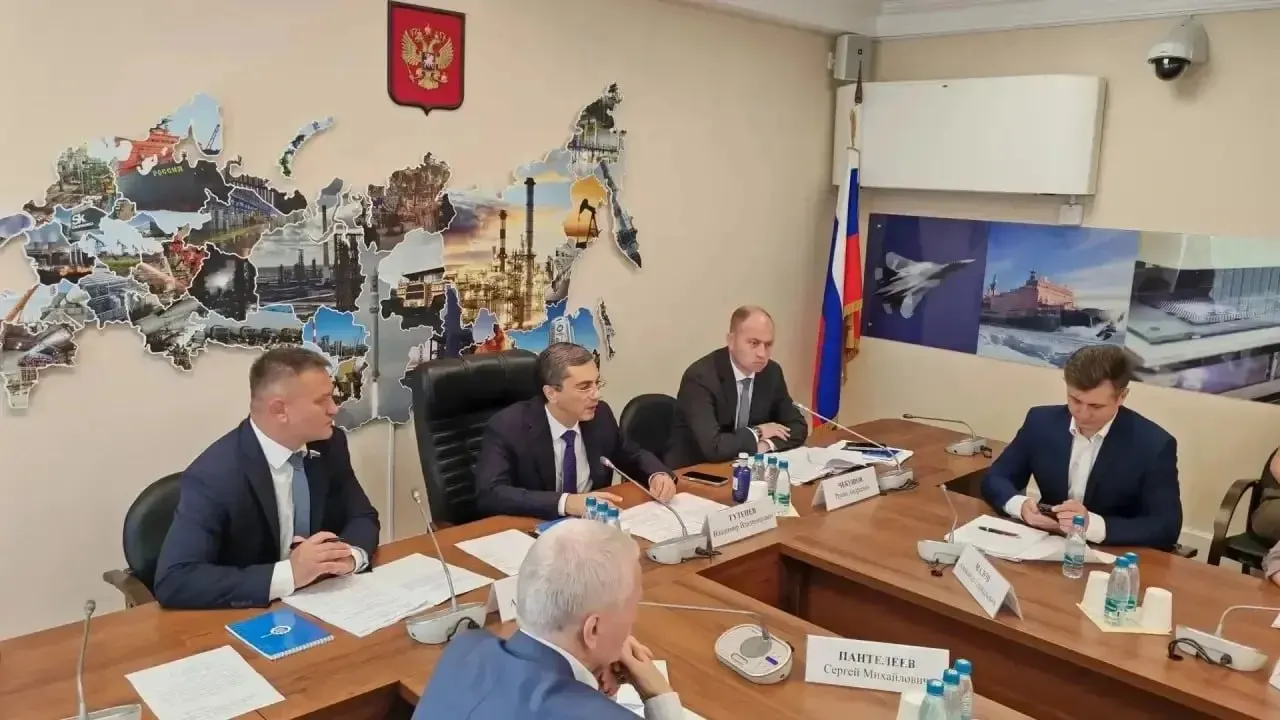 Депутат предлагает дать профильным ведомствам доступ к данным ФНС для мониторинга формирования цен на продукты на каждом этапе — чтобы оперативно выявлять причины резкого подорожания и принимать меры.