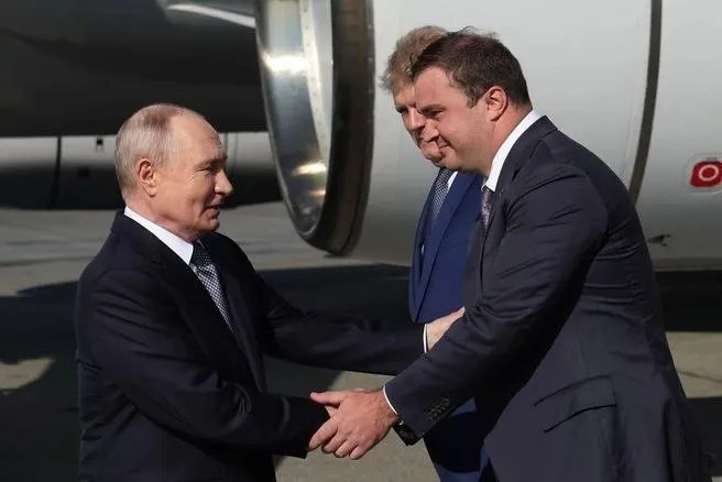 На рабочей встрече 25 июля обсудили пересмотр прогноза ВРП, рост сельского хозяйства, инфраструктурные проекты, помощь участникам СВО и решение проблем с недостроями и дольщиками.