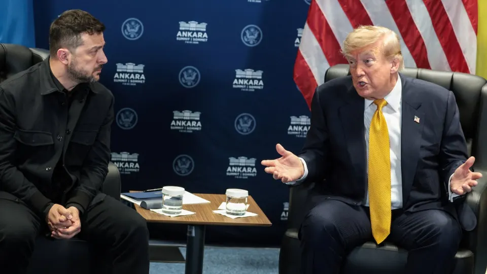 На саммите НАТО в Анкаре Дональд Трамп сказал, что поддерживает удары ВСУ по крупным российским объектам и назвал это эскалацией, которая может способствовать завершению конфликта; при этом он отметил, что и Путин, и Зеленский — «сложные» люди.