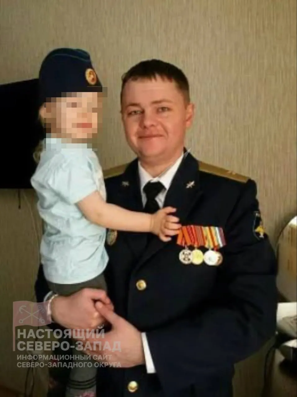 В районе Славянки Санкт-Петербурга произошёл взрыв автомобиля. Погиб майор Сергей Сечков, его жена получила тяжёлые ранения. Следственные органы возбудили уголовное дело.