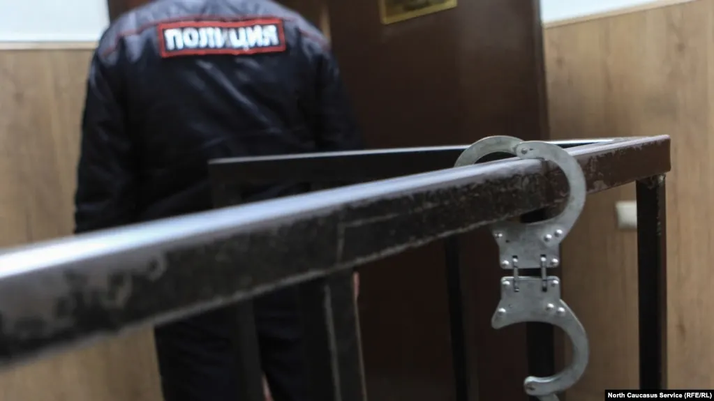 Росфинмониторинг добавил 14-летнего Виктора Калинина в перечень лиц, подпадающих под ограничения; ситуация поднимает вопросы о статусе несовершеннолетних в списках и масштабе такого явления.