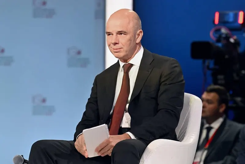 Антон Силуанов сообщил, что бюджет полностью профинансирован и обязательства будут выполнены; дефицит на начало 2026 года достиг примерно 6,46 трлн рублей (около 2,8% ВВП).