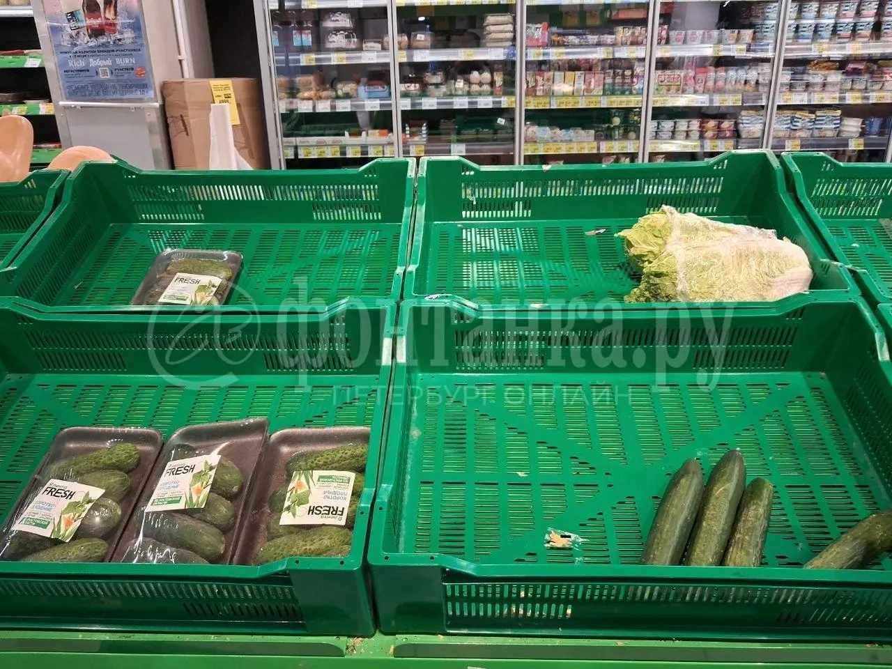 После пожара на складе в Тосненском районе поставки овощей в регионе частично прекращены: магазины сообщают о ограниченном ассортименте, центр работает, но повреждения сохраняются. Эксперты прогнозируют скорое восстановление поставок.