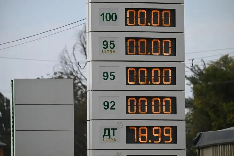 Правительство продлило срок продажи бензина Евро-2–Евро-5 на автозаправках до 30 июня 2027 года в целях снижения рисков дефицита и стабилизации рынка.