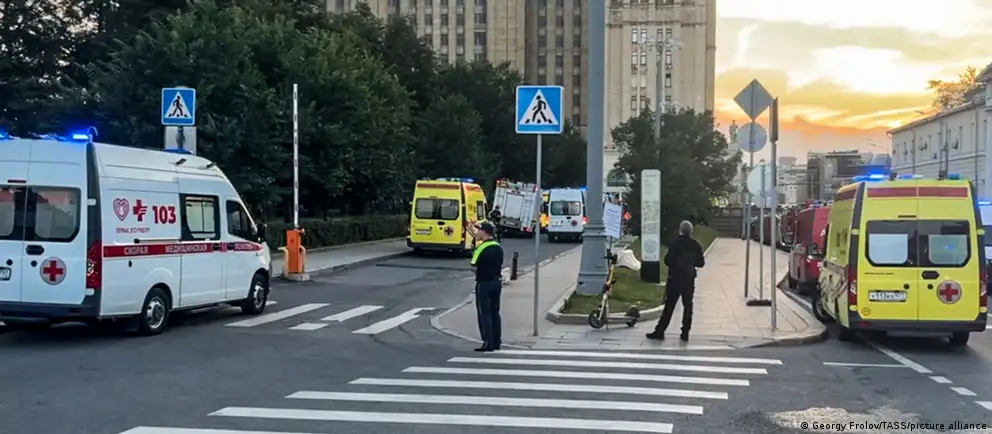 На Кудринской площади произошёл взрыв: несколько человек погибли, ряд пострадавших в тяжёлом состоянии. Следствие расследует обстоятельства инцидента; сообщается, что возможной целью мог стать главнокомандующий ВКС Александр Чайко.