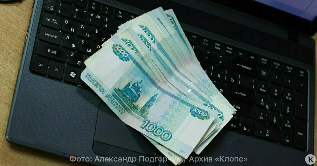 Рассматривается возможность выпуска пластиковых банкнот в России: долговечность, защита от подделок и экономия бюджета.