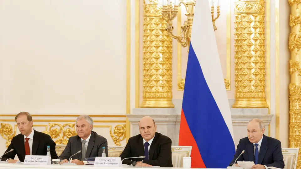 На заседании правительства обсудили меры поддержки ветеранов боевых действий и возвращающихся с фронта, чтобы обеспечить им достойную занятость и предотвратить трудности с трудоустройством.