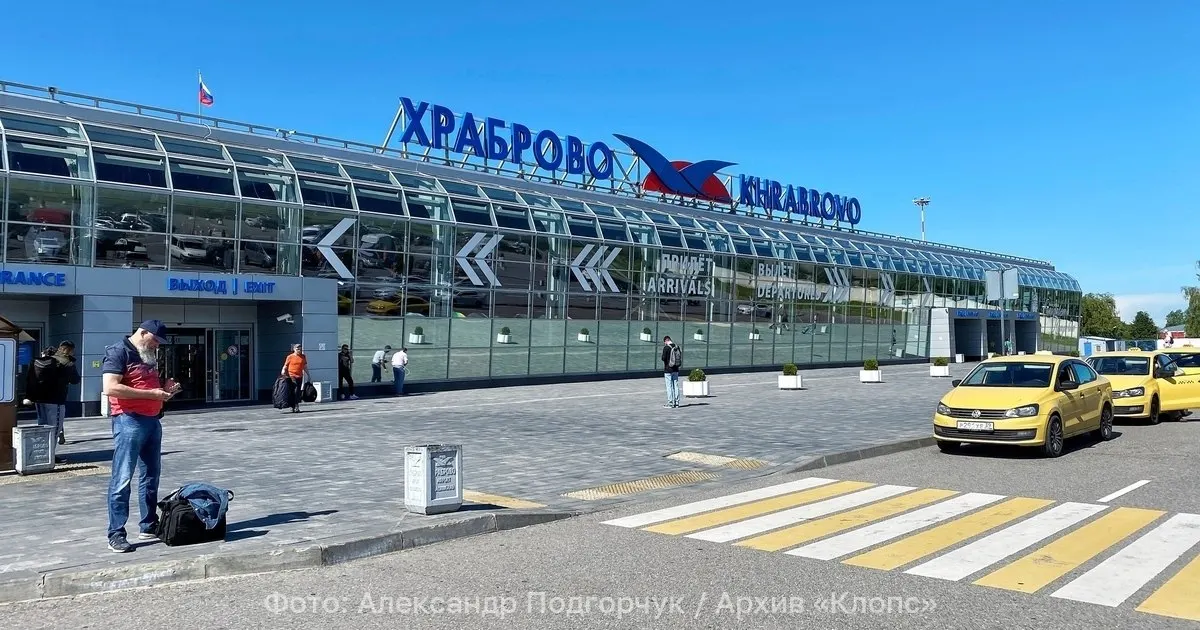 Из-за временного закрытия воздушного пространства почти тридцать рейсов отменены и задержаны; уточнения поступают от властей.