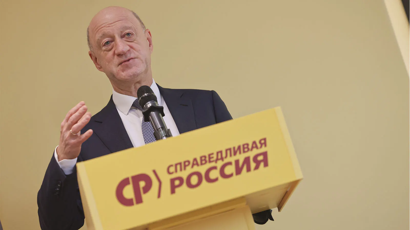 Лидеры обсуждают перспективы замены главы партии после травмы Сергея Миронова; рассматриваются кандидатуры Бабакова и других претендентов, состояние Миронова вызывает тревогу.