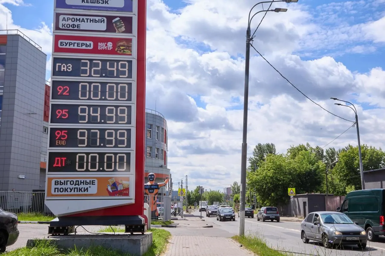ФАС предъявляет претензии к продавцам топлива на фоне роста цен; за время кризиса зарегистрировано около 70 претензий, к 14 сентября — 55 дел и 83 предупреждения.