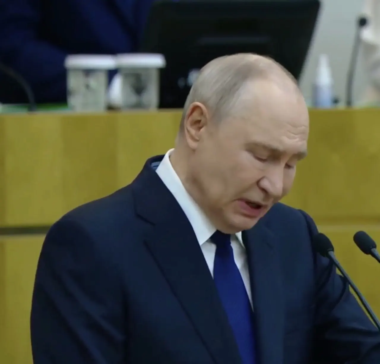 Президент заявил о прочности финансовой системы, подчеркнул единство страны и необходимость поддержки военнослужащих и ветеранов, а также призвал депутатов поддержать победу страны.