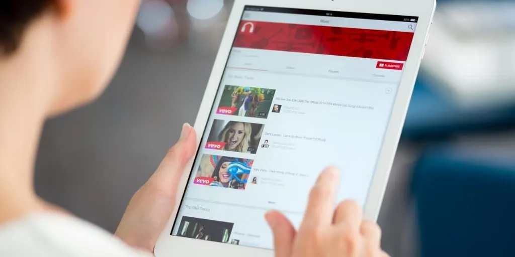 В первой половине 2026 года рост видеопотребления в России во многом обеспечил YouTube; без него показатели снизились.