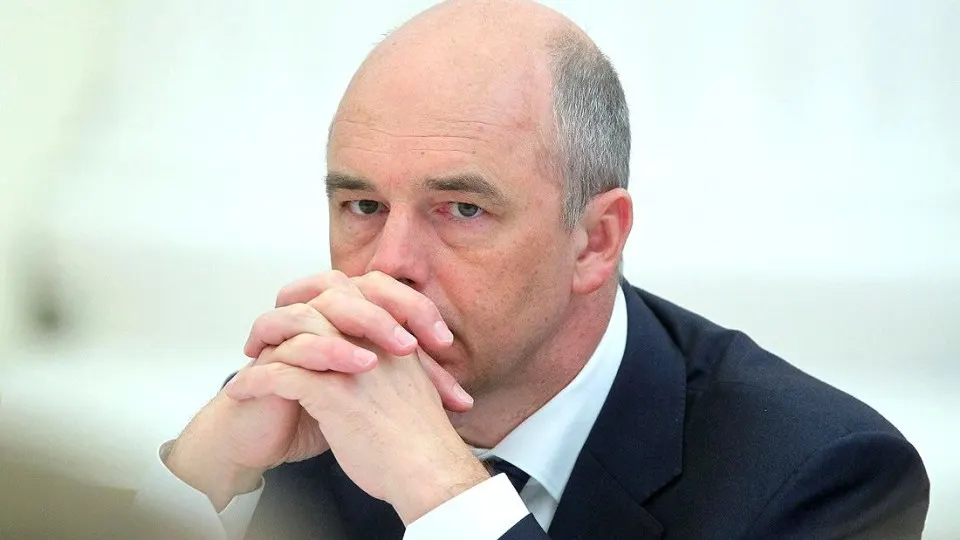 Министр финансов заявил, что дефицит достигнет примерно 6,9 трлн рублей, а фискальная ситуация ухудшается из‑за расходов на оборону и меры бюджета.