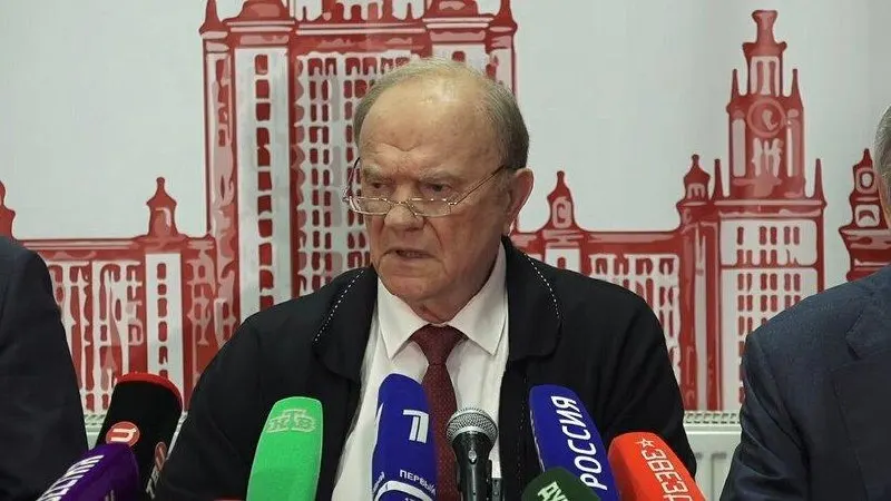 Лидер КПРФ Геннадий Зюганов призвал сменить экономический курс, заявив, что текущее направление России ведет к экономическому и технологическому отставанию и ухудшению условий жизни граждан.