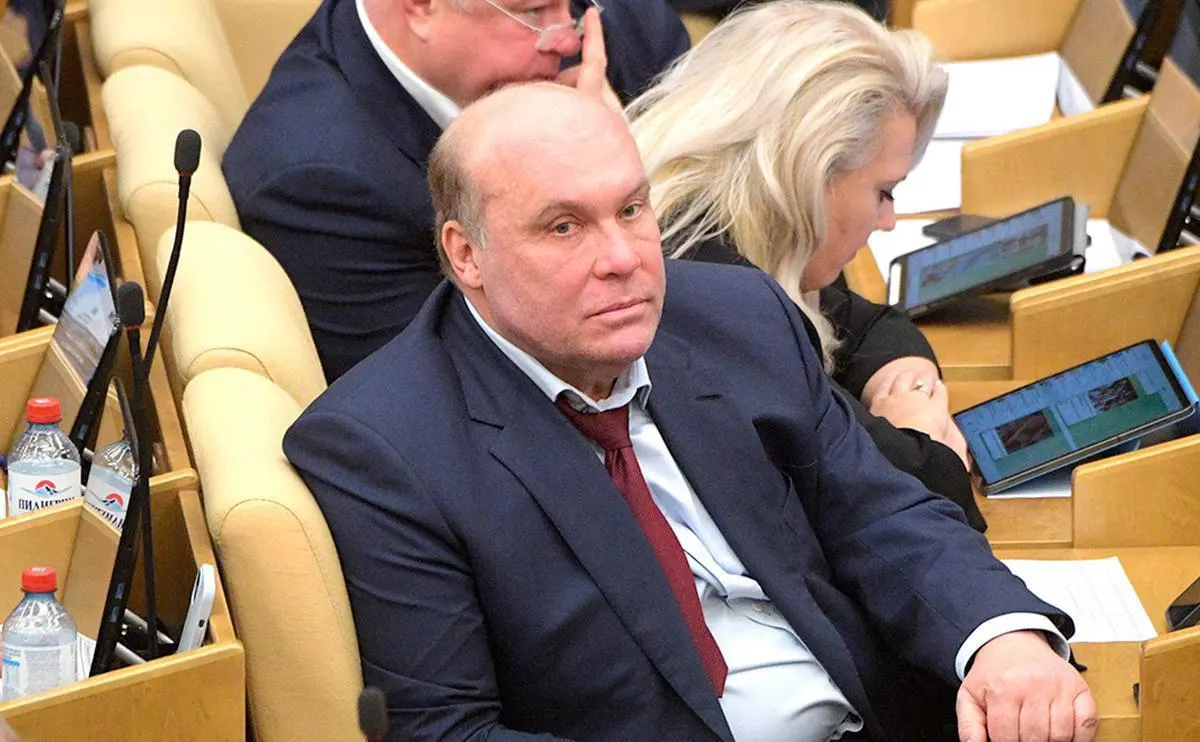 Депутат Андрей Колесник назвал сообщения о возможной мобилизации слухами и отметил, что подобную информацию распространяют иностранные спецслужбы, чтобы запугать россиян.