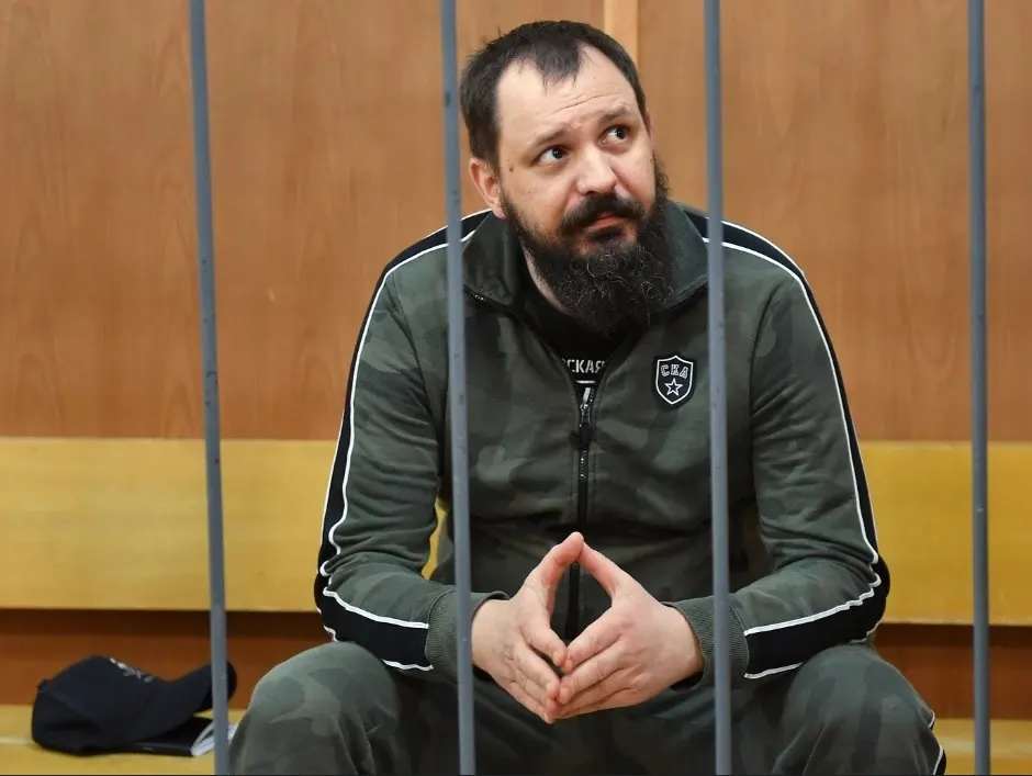 Суд вынес приговор Константину Фролову, известному по позывному Палач, по делу о постановочных ранениях военнослужащих и махинациях с выплатами; процесс прошёл в закрытом режиме.