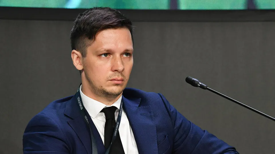 Экономические эксперты и правительство обсуждают рост бюджета, пределы госсектора и новые налоговые шаги, направленные на устойчивое развитие экономики.