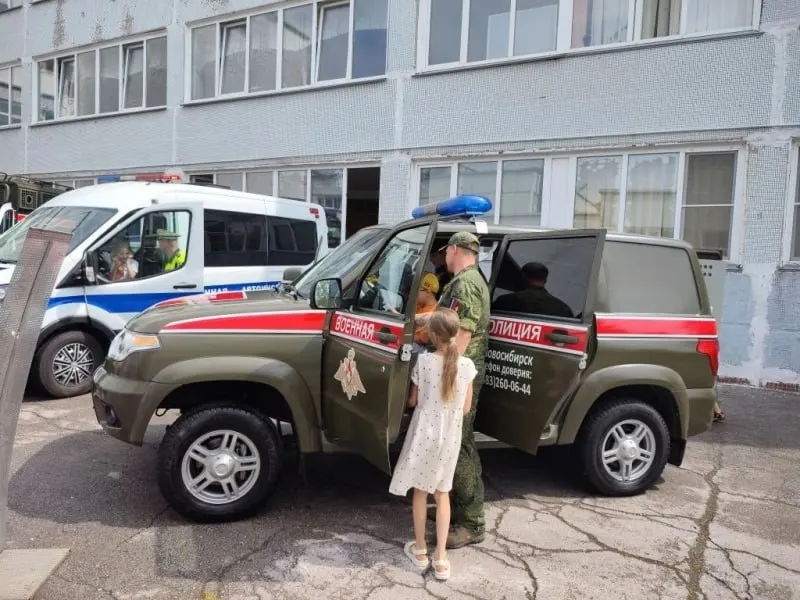 Новый проект расширяет полномочия военной полиции: опрос граждан, проверка документов, участие обычных военнослужащих в розыске и возможность носить гражданскую одежду по указанию руководства.
