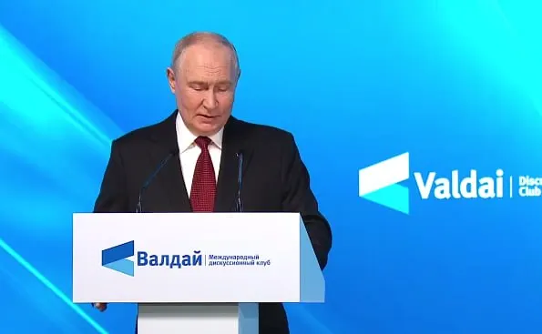 Путин заявил, что Россия вынуждена защищать себя и призвал стороны искать мирные пути сотрудничества, подчеркивая необходимость выхода из табу в мировой политике.