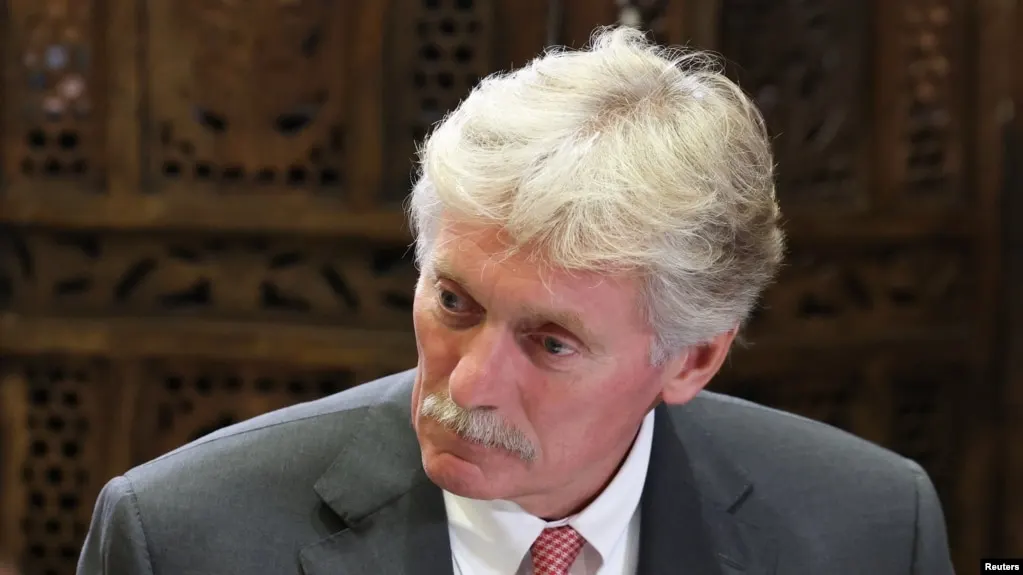 Москва утверждает, что продолжает наносить удары по военным целям на Украине, и выстраивает условия для переговоров, при этом ситуация на фронте остаётся напряжённой.