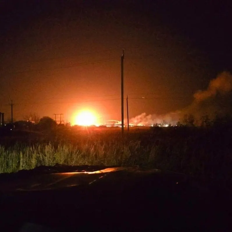 Пользователи по всей стране не могут заказать такси, доставку и пользоваться банковскими сервисами; дата-центр во Владимирской области остановлен после атаки, сбои фиксируются и в других сервисах.