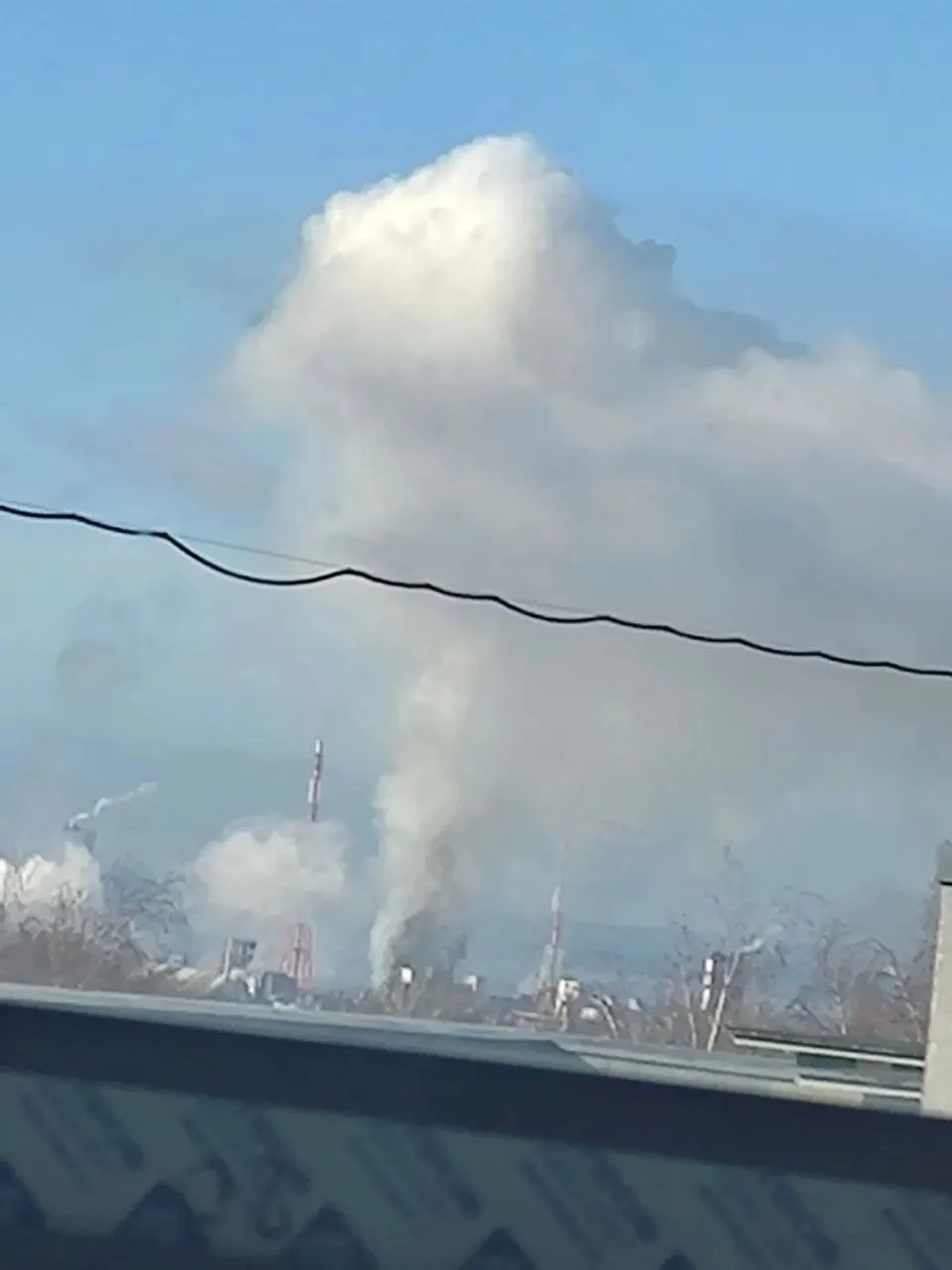 Дроны нанесли удары по Городецкому округу и Березникам: три человека госпитализированы, пострадали жилые дома и образовательные объекты, над регионом сбито значительное число БПЛА; возможен удар по дата-центру ФНС.