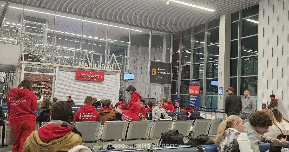 Вечерние рейсы в Калининград 23 октября отменены или перенесены на утро субботы. Обновления по расписанию появились на онлайн‑табло аэропорта; задержки коснулись вылетов из Санкт‑Петербурга и Москвы.