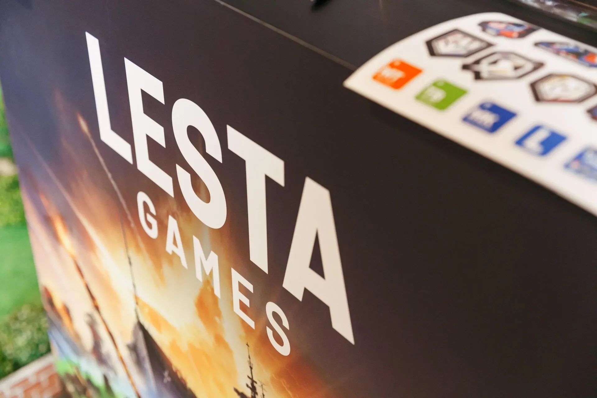 Российская игровая студия «Леста» перешла под контроль инвестконсорциума после принудительной передачи активов; детали сделки не разглашаются.